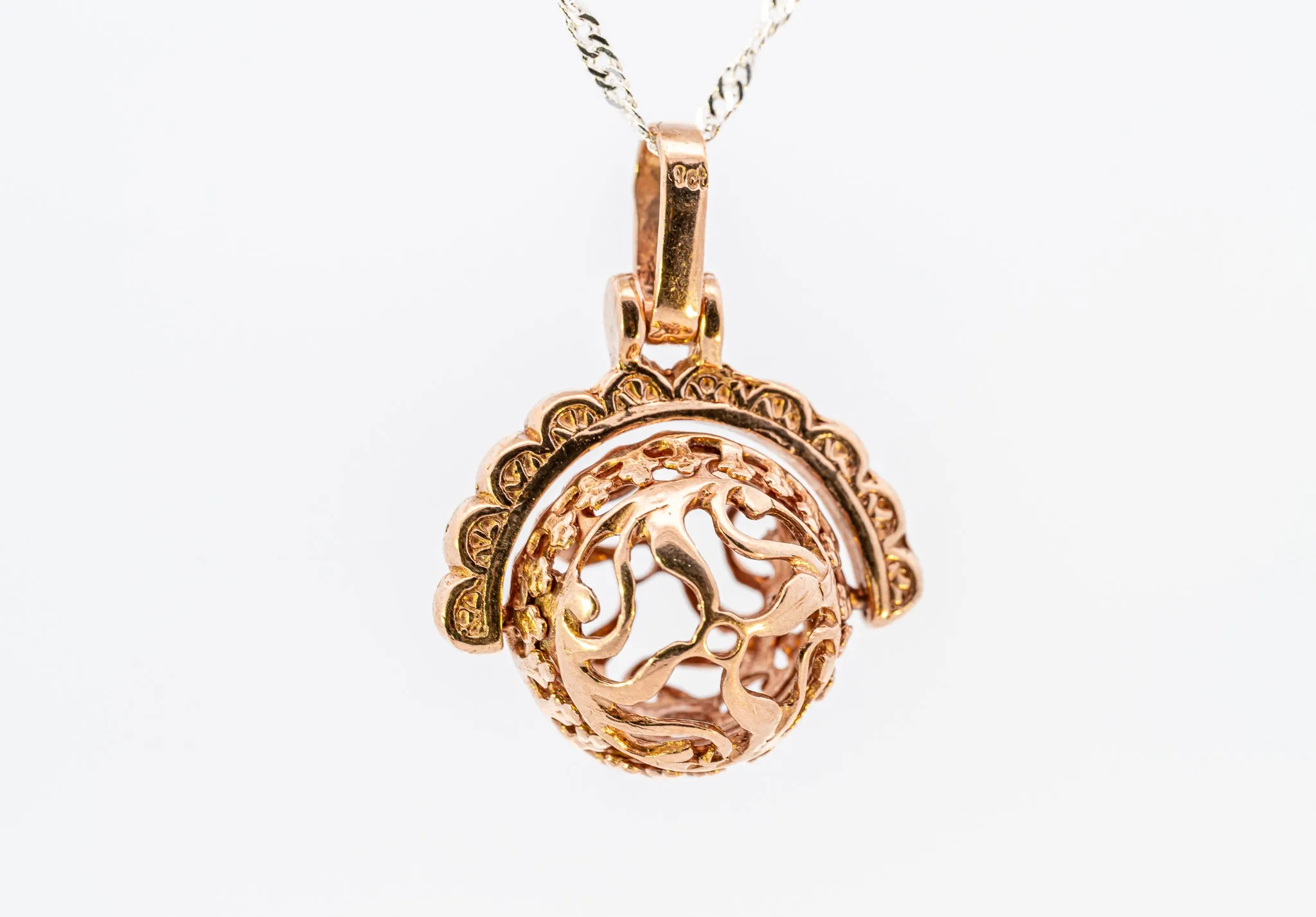 Luxurious 9ct Rose Gold Filigree Spinner Pendant
