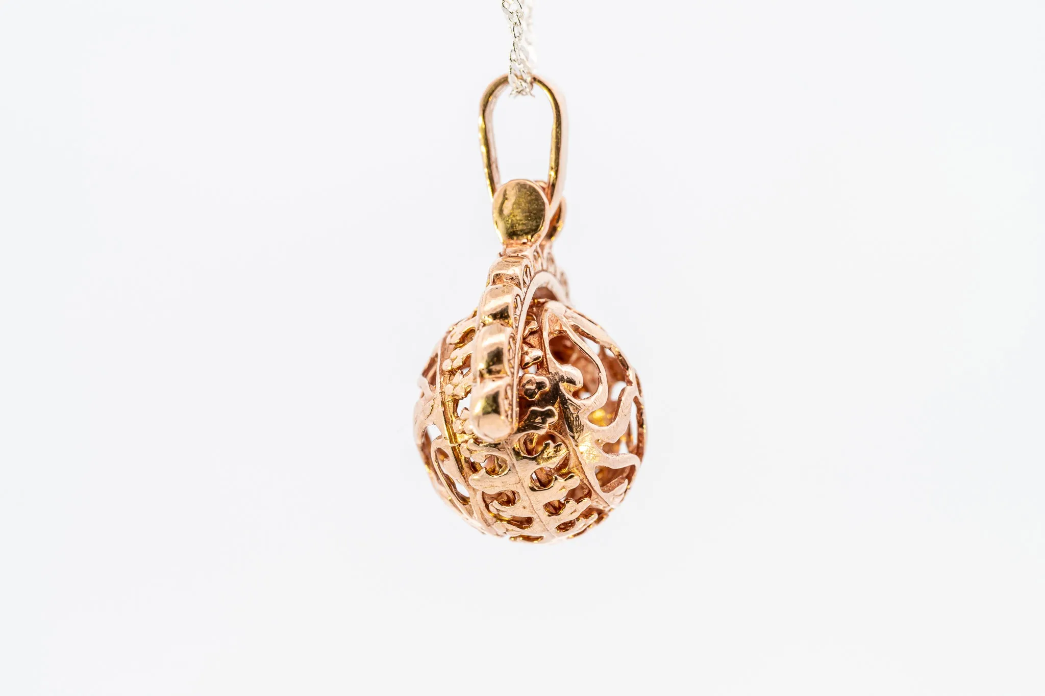 Luxurious 9ct Rose Gold Filigree Spinner Pendant