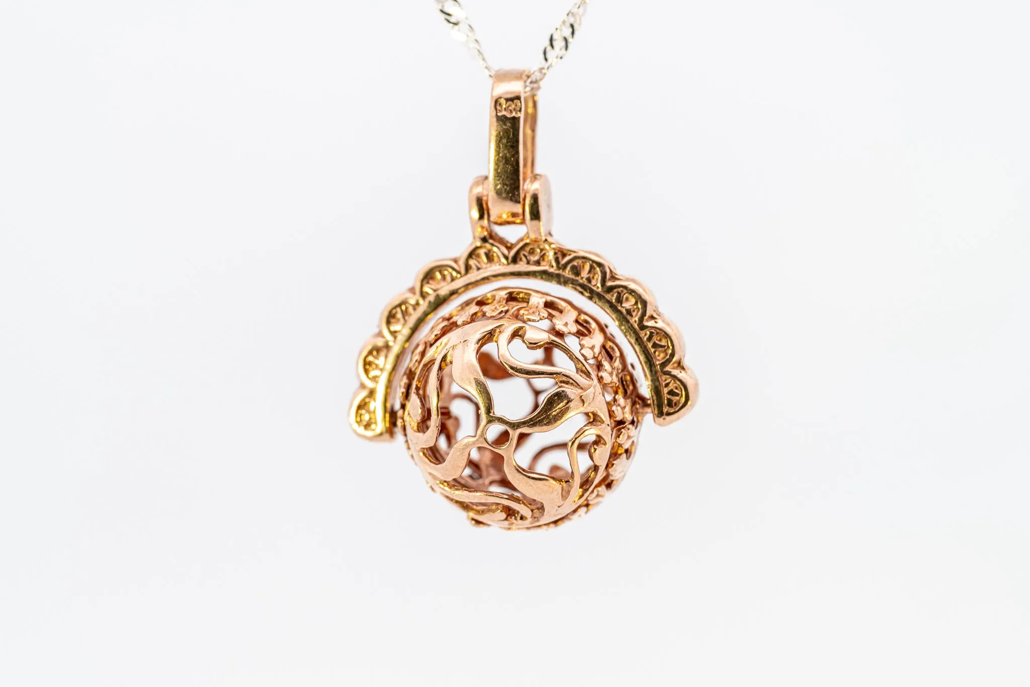 Luxurious 9ct Rose Gold Filigree Spinner Pendant