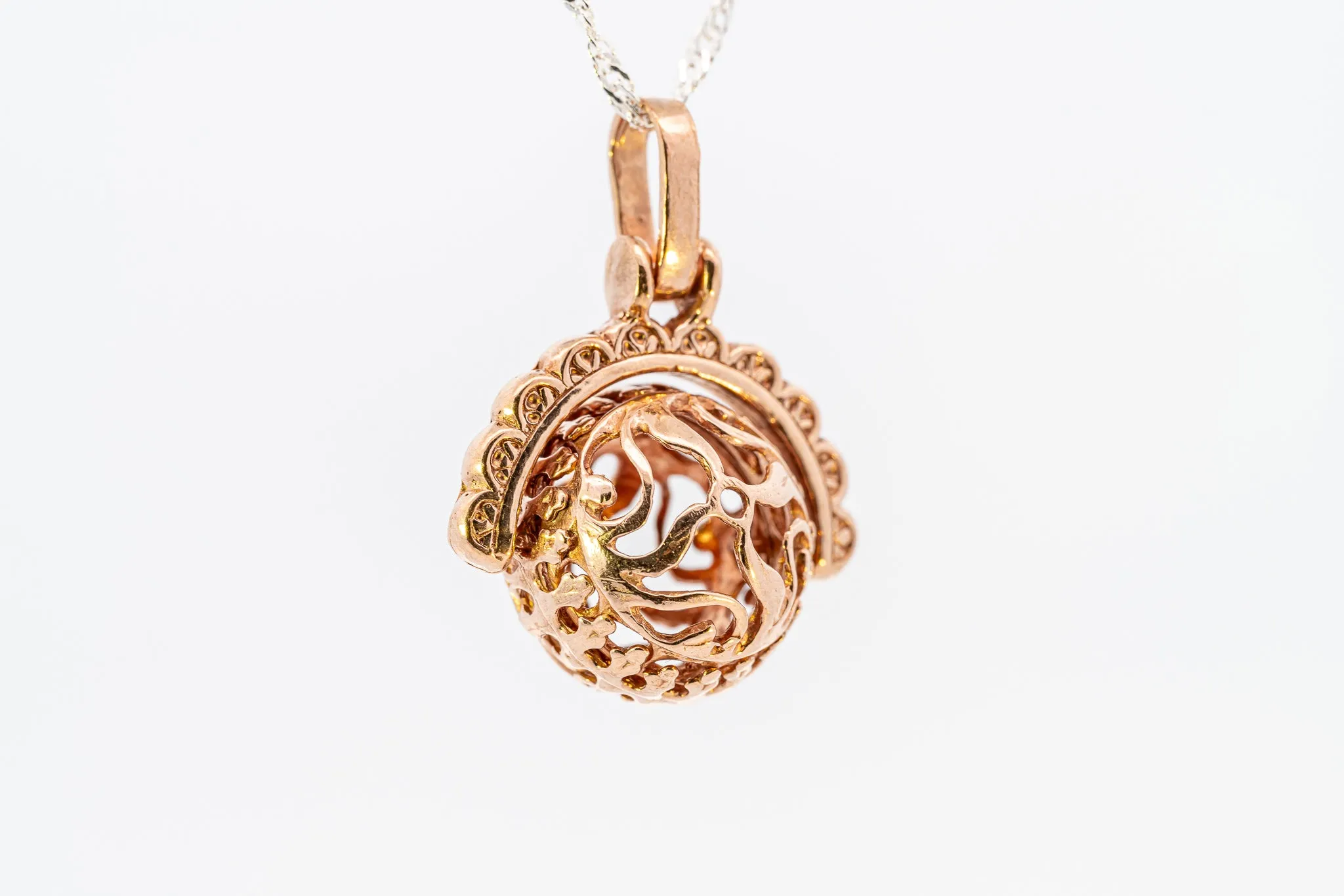 Luxurious 9ct Rose Gold Filigree Spinner Pendant