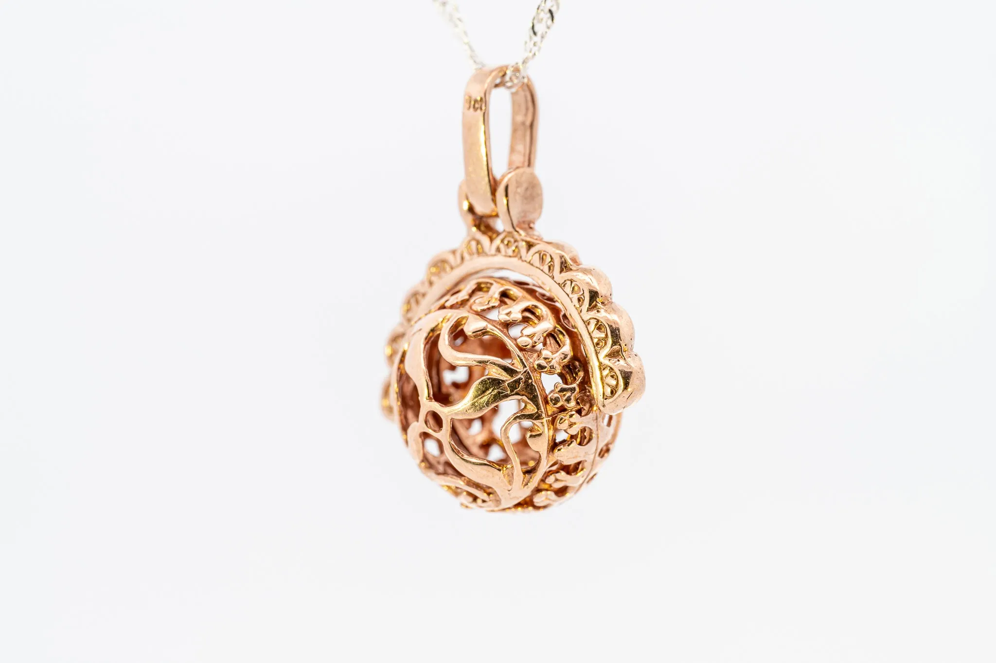 Luxurious 9ct Rose Gold Filigree Spinner Pendant