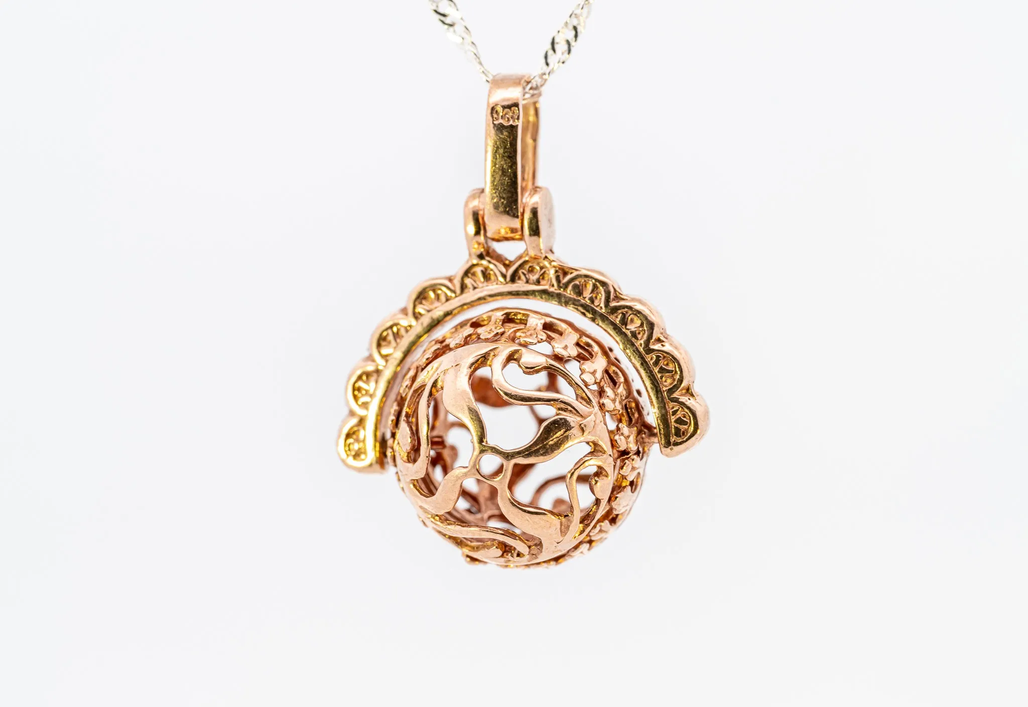 Luxurious 9ct Rose Gold Filigree Spinner Pendant
